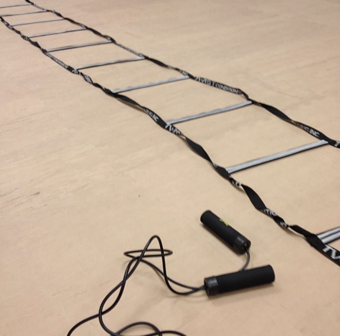 25 Minute Intense Bodyweight Leg Workout With Jump Rope And Agility Ladder